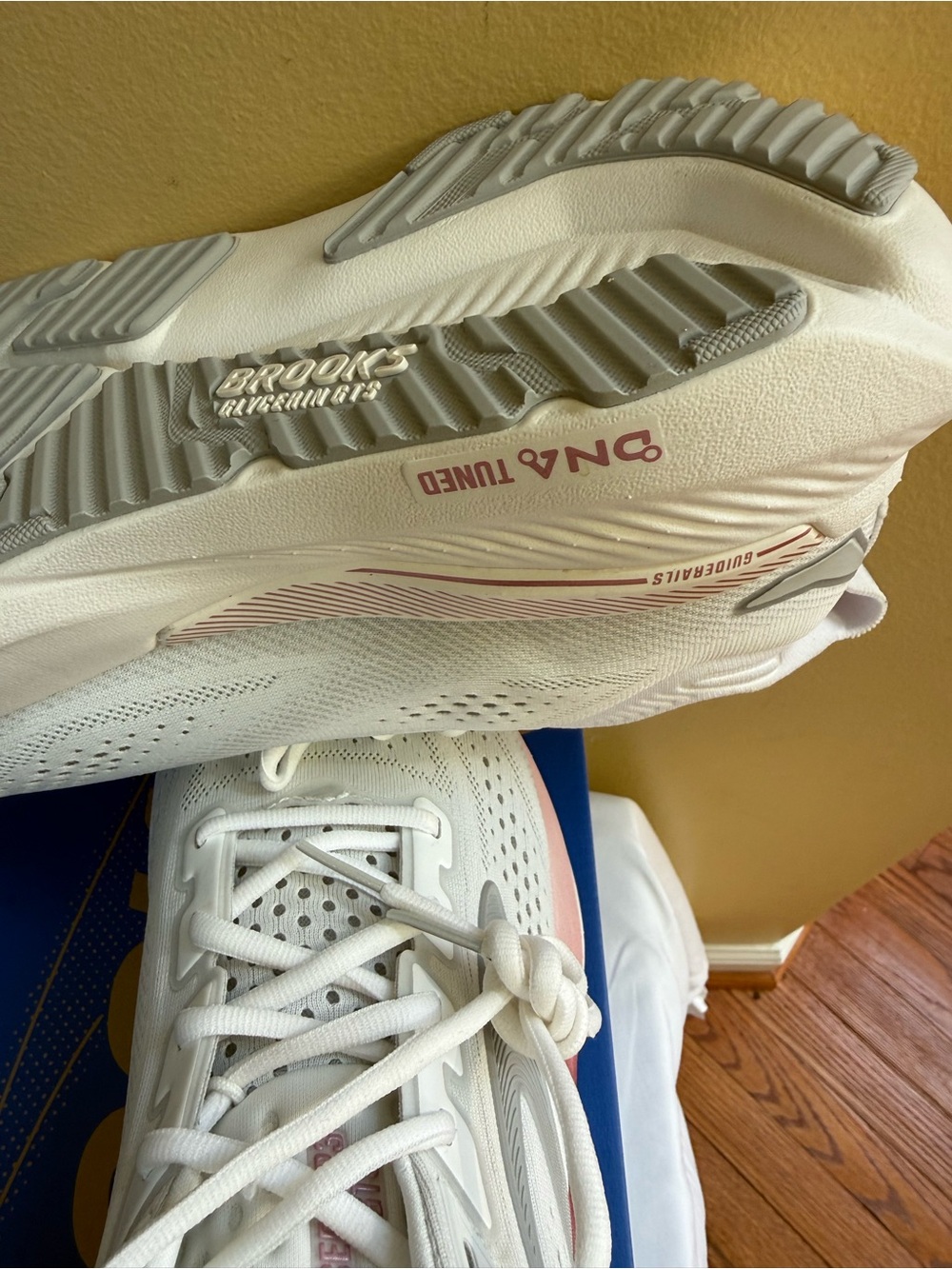 BROOK’S Women’s Glycerin GTS 23 Running Shoe, Sz US 10M, NWT - Picture 5 of 10